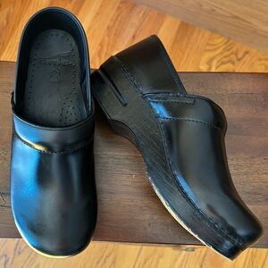 Dansko professional cambrio black leather clogs 41 - 10.5